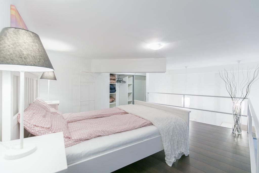 Sleek Minimalist Studio At Inner City ブダペスト エクステリア 写真