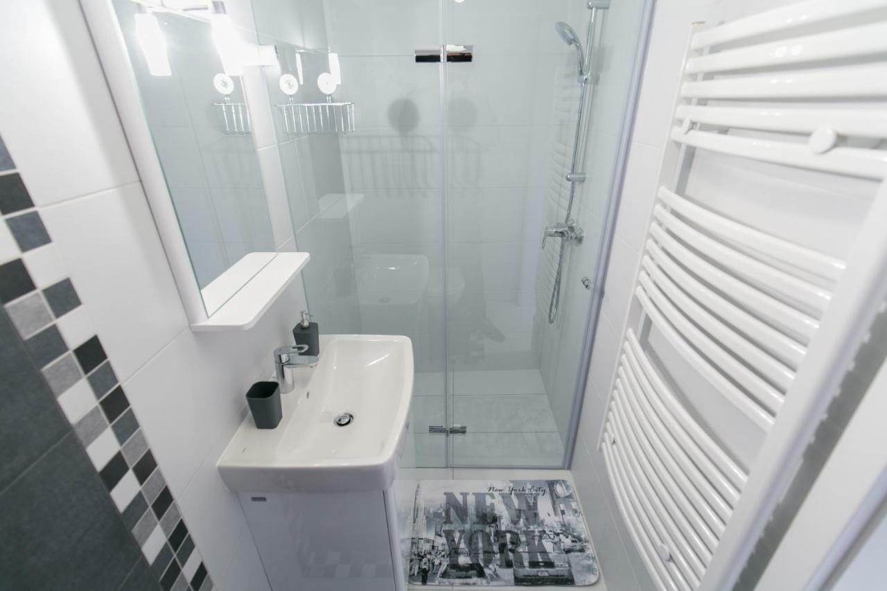 Sleek Minimalist Studio At Inner City ブダペスト エクステリア 写真