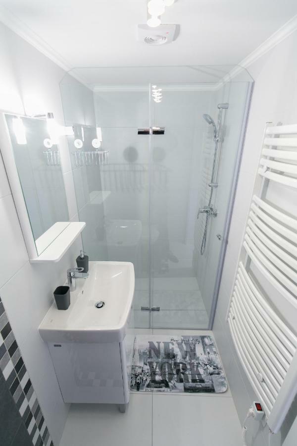 Sleek Minimalist Studio At Inner City ブダペスト エクステリア 写真